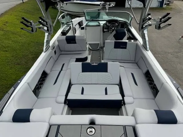 Slide: The Image of MasterCraft X26 2020 - 8