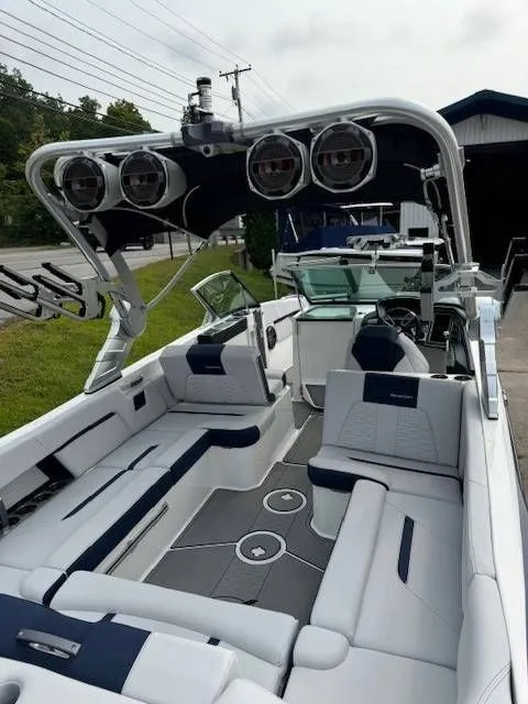 Slide: The Image of MasterCraft X26 2020 - 9