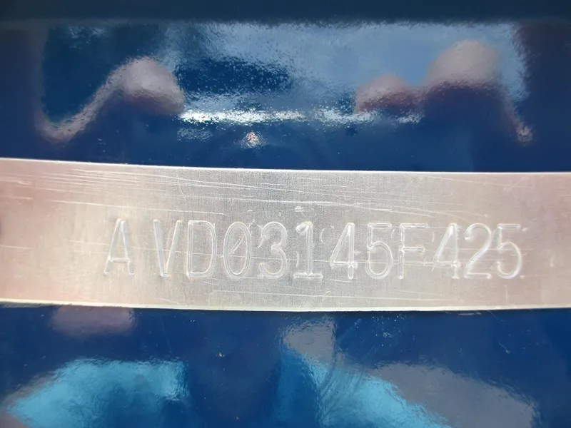 Slide: The Image of Serial number "AVD03145F425" on blue Avid 23 Fusion 2025 model. - 24