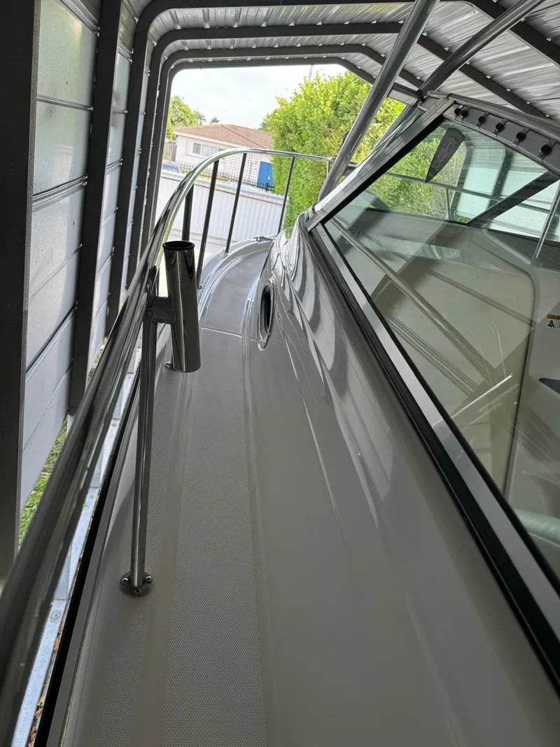 Slide: The Image of 2005 Seaswirl Striper 2901 Walkaround O/B boat in covered storage, side view. - 16