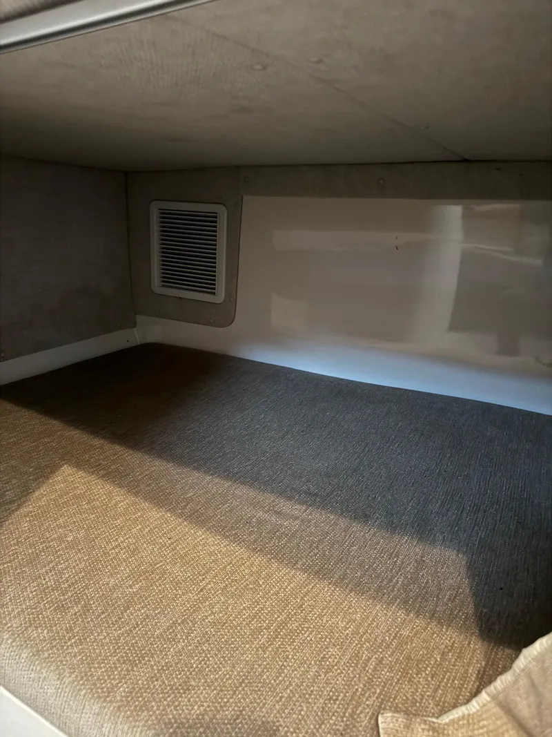 Slide: The Image of 2005 Seaswirl Striper 2901 Walkaround O/B cabin interior with carpeted flooring. - 18