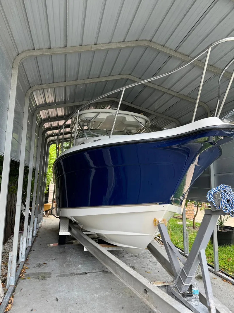 Slide: The Image of 2005 Seaswirl Striper 2901 Walkaround O/B boat in covered storage. - 22