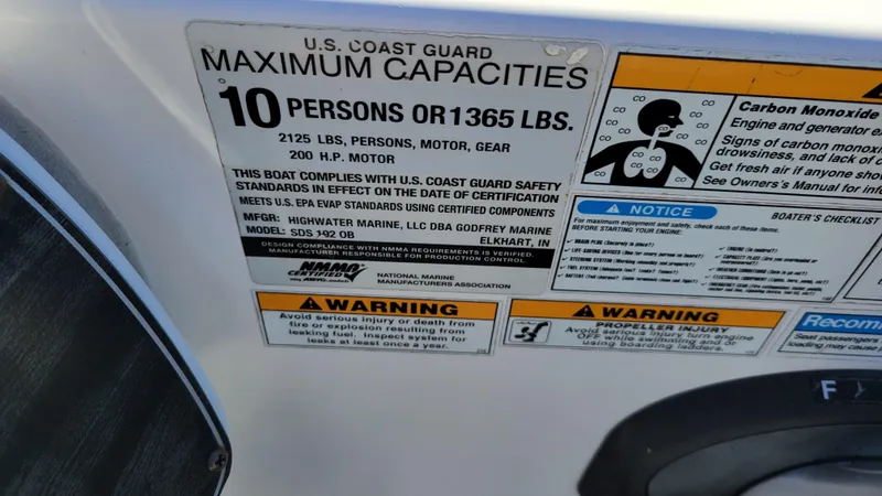 Slide: The Image of Capacity label on 2020 Hurricane SS 192 PROJECT boat, max 10 persons or 1365 lbs. - 20