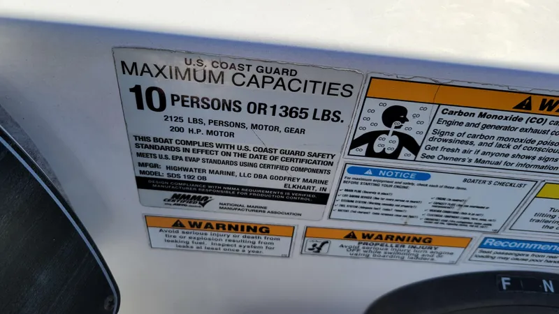 Slide: The Image of Capacity label on 2020 Hurricane SS 192RL PROJECT boat, max 10 persons or 1365 lbs. - 14