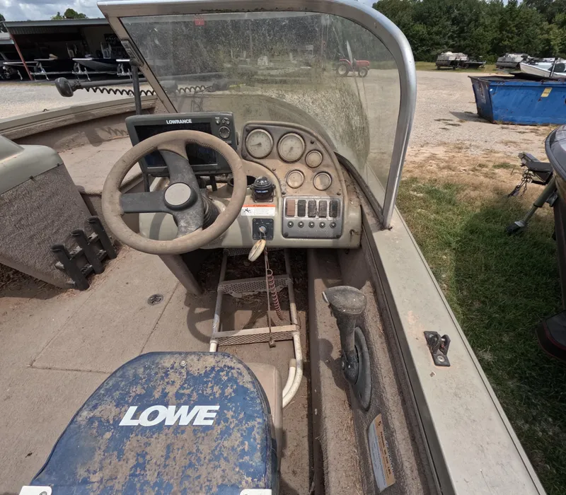 Slide: The Image of 2005 Lowe Fish & Ski FS175 boat interior with steering wheel and dashboard controls. - 11