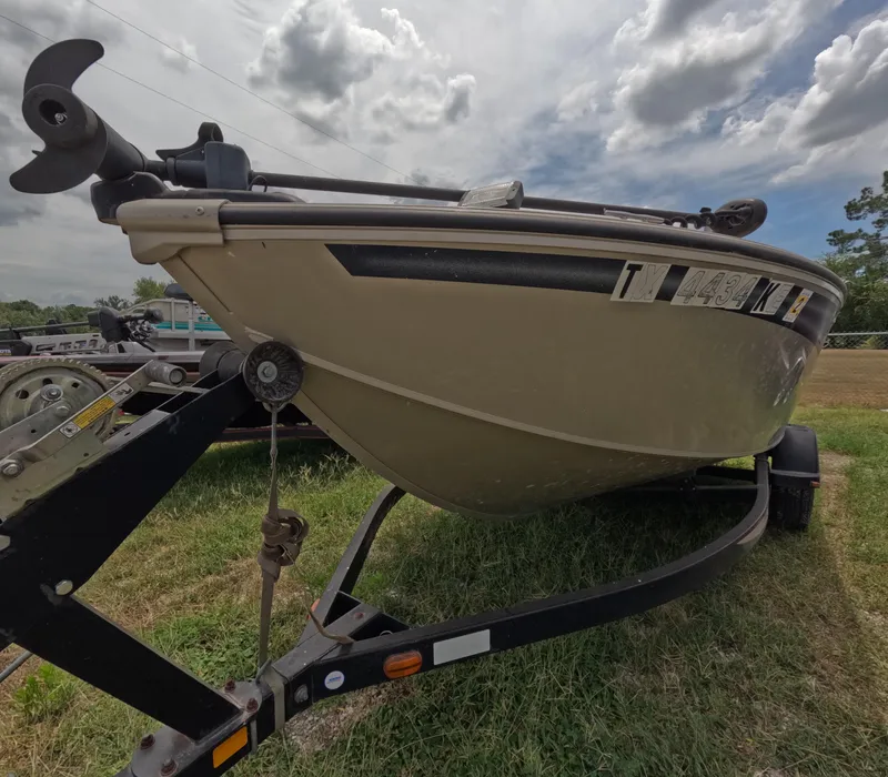 Slide: The Image of 2005 Lowe Fish & Ski FS175 boat on trailer under cloudy sky. - 4