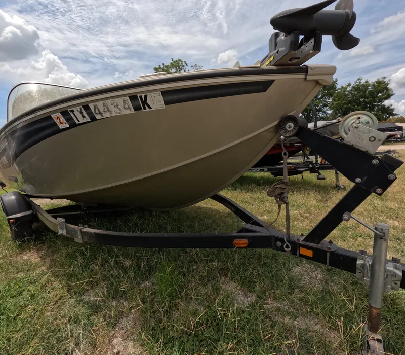 Slide: The Image of 2005 Lowe Fish & Ski FS175 boat on trailer, parked on grass under cloudy sky. - 5