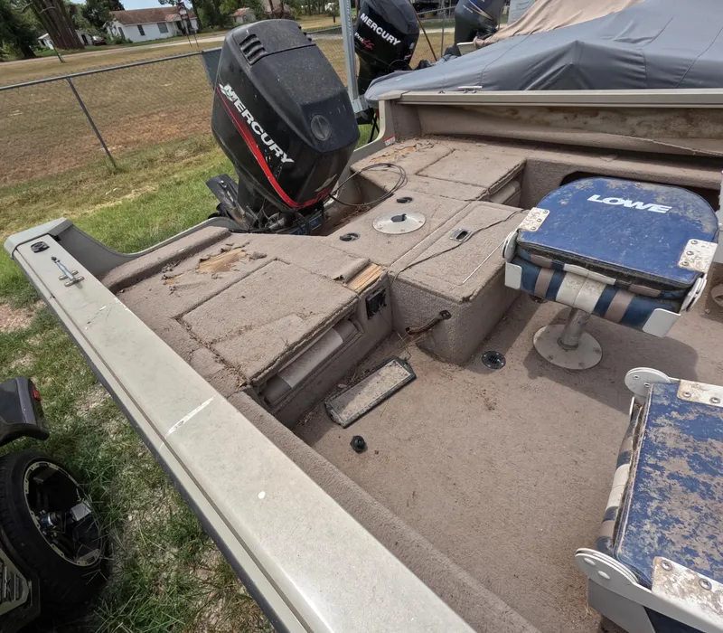 Slide: The Image of 2005 Lowe Fish & Ski FS175 boat interior with Mercury outboard motor. - 6