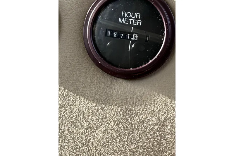 Slide: The Image of Hour meter reading 971.6 on 1996 Bayliner 3388 Command Bridge Motoryacht. - 34