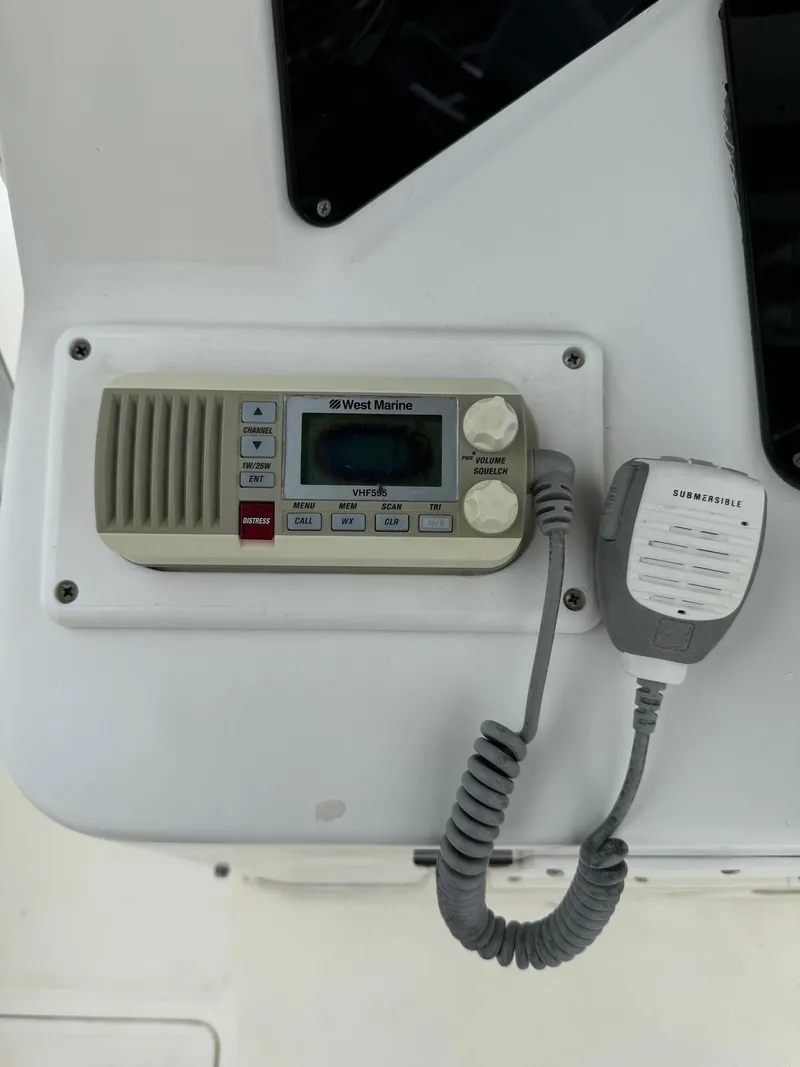 Slide: The Image of Mako 252 Center Console 1999 - 14