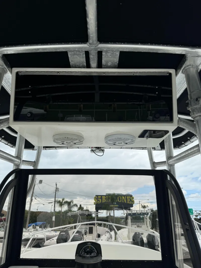 Slide: The Image of Mako 252 Center Console 1999 - 16