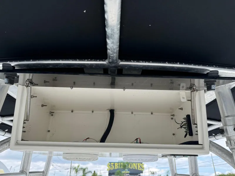 Slide: The Image of Mako 252 Center Console 1999 - 17