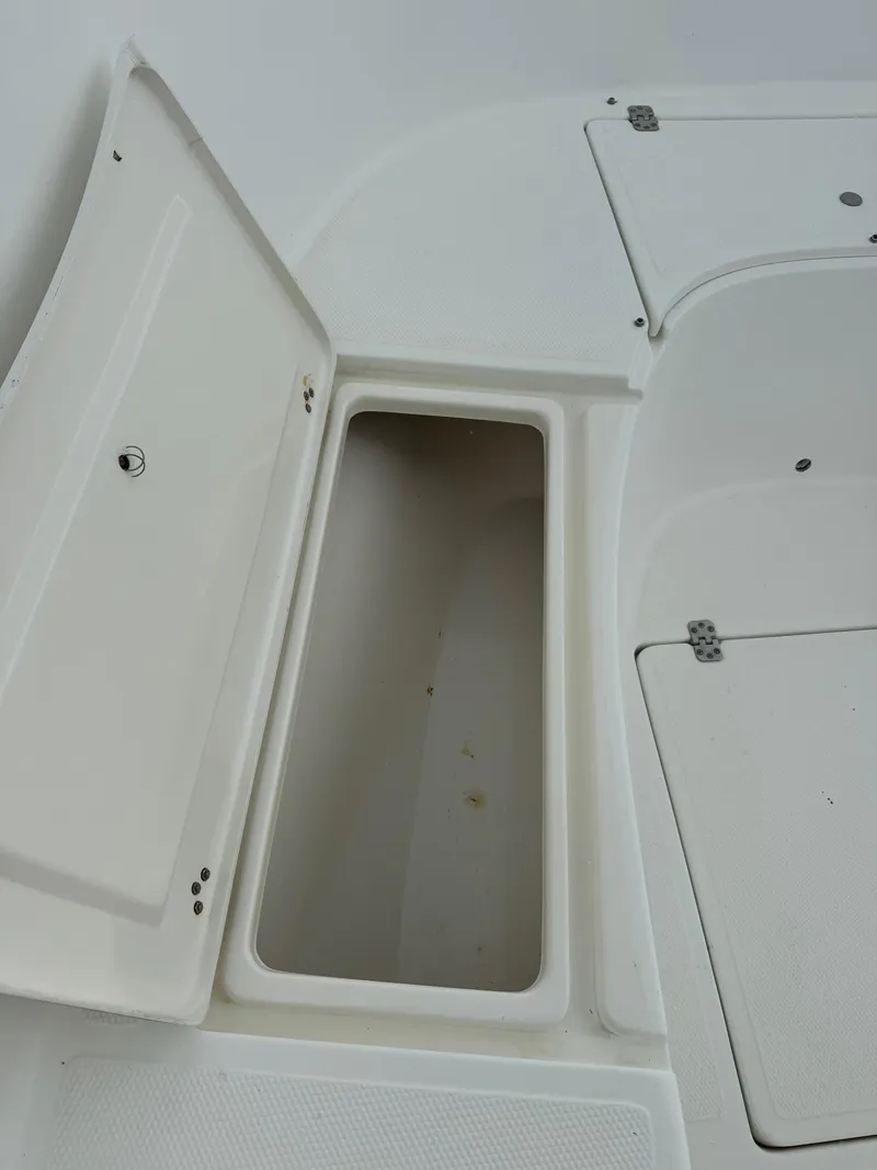 Slide: The Image of Mako 252 Center Console 1999 - 20