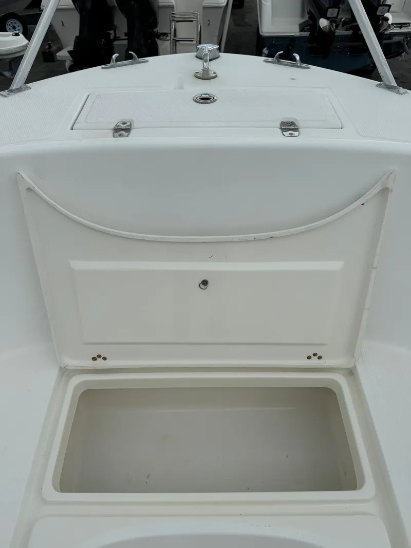 Slide: The Image of Mako 252 Center Console 1999 - 21