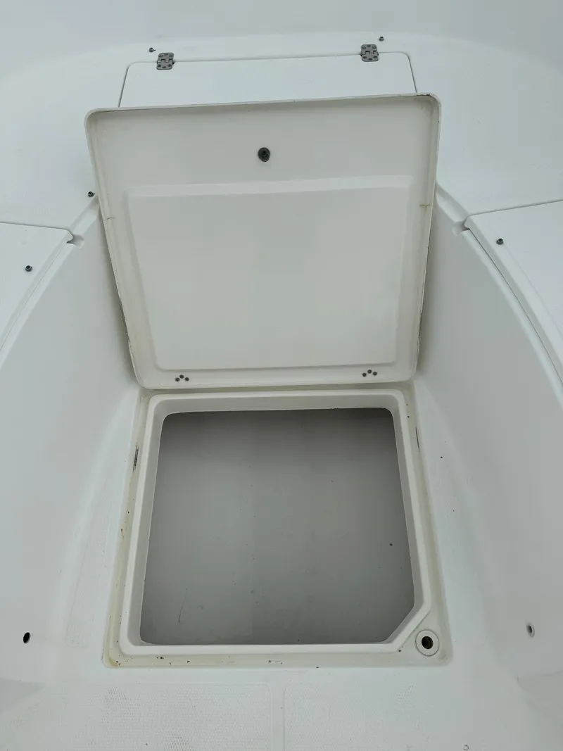 Slide: The Image of Mako 252 Center Console 1999 - 23