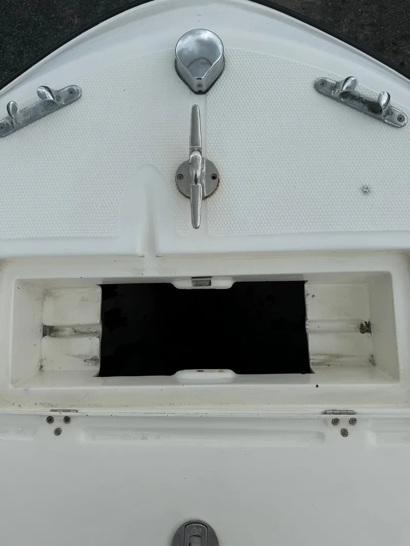 Slide: The Image of Mako 252 Center Console 1999 - 24