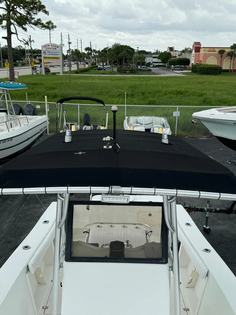 Slide: The Image of Mako 252 Center Console 1999 - 25