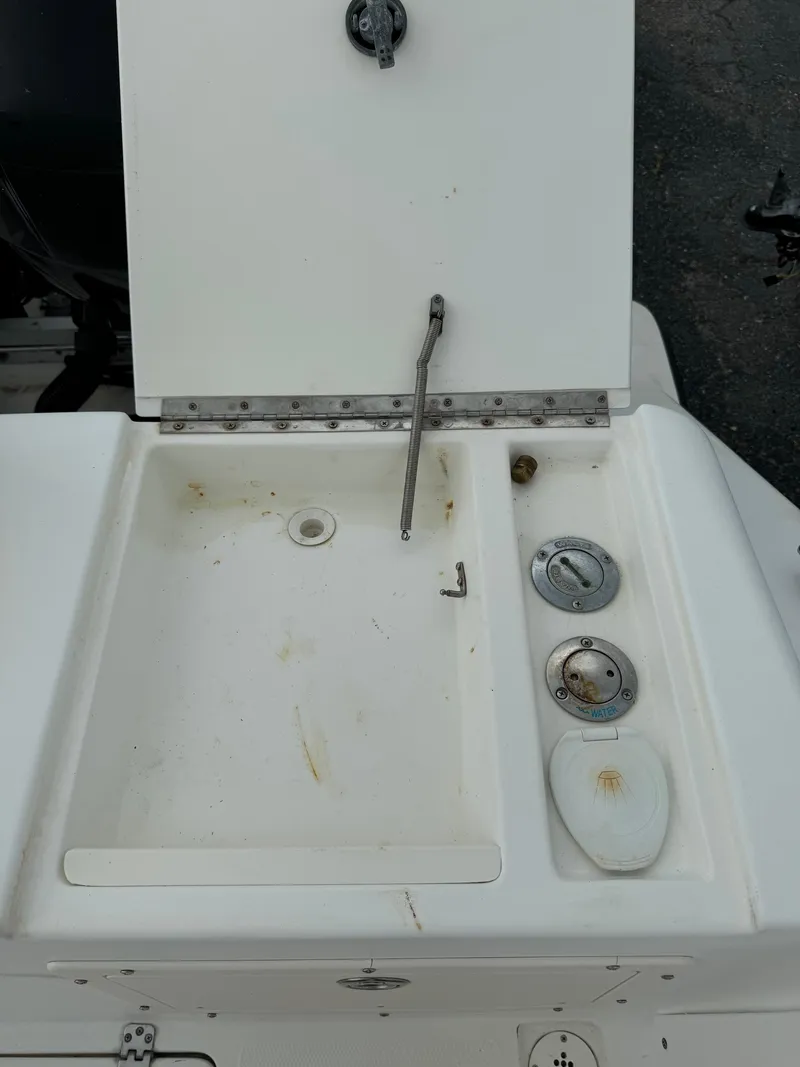 Slide: The Image of Mako 252 Center Console 1999 - 29