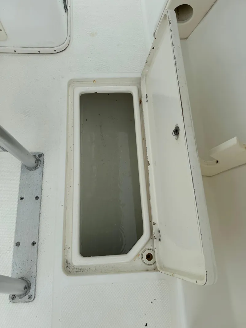 Slide: The Image of Mako 252 Center Console 1999 - 32