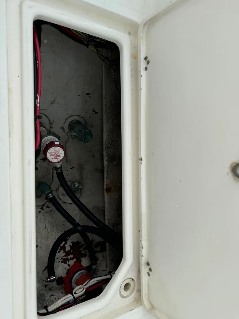 Slide: The Image of Mako 252 Center Console 1999 - 34