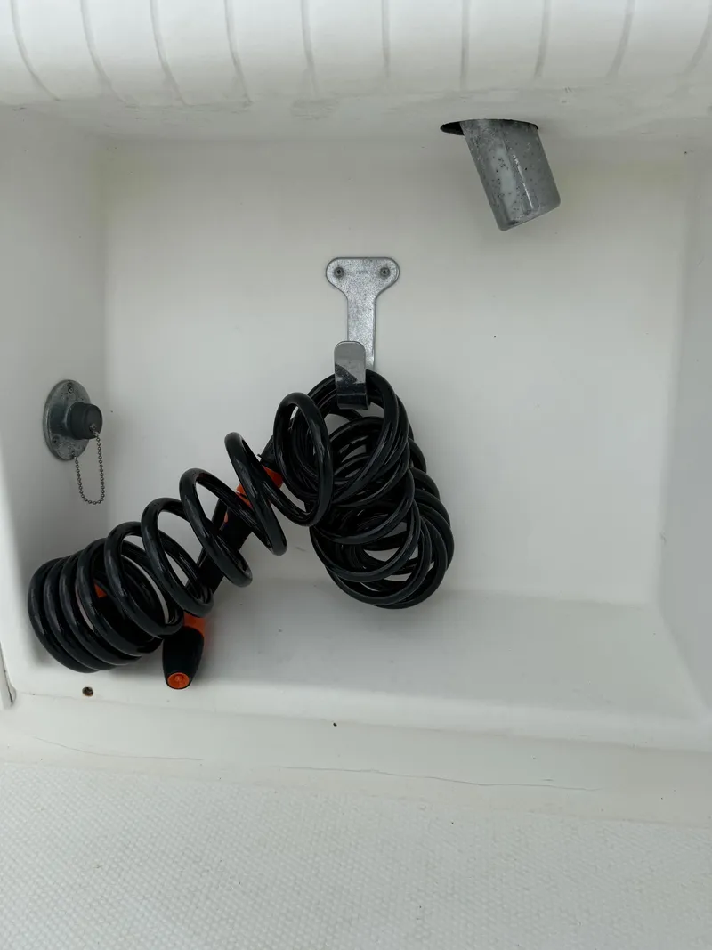 Slide: The Image of Mako 252 Center Console 1999 - 35