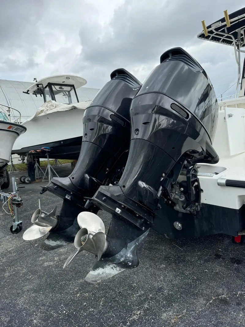 Slide: The Image of Mako 252 Center Console 1999 - 39