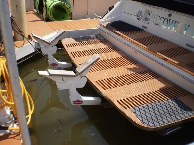 Slide: The Image of Sea Ray 440 Sundancer 1995 - 13