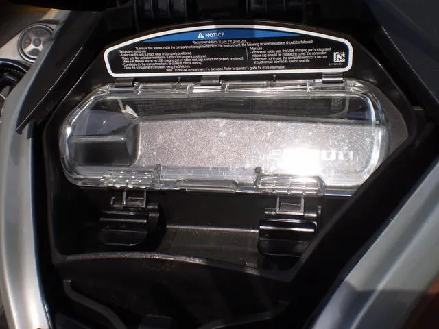 Slide: The Image of Sea Ray 440 Sundancer 1995 - 15