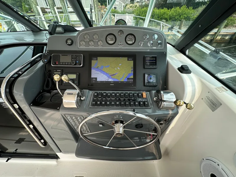 Slide: The Image of Tiara 3800 Open 2001 - 13