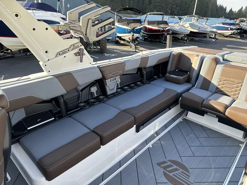 Slide: The Image of Malibu 26 LSV 2025 - 15