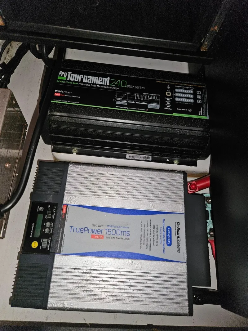 Slide: The Image of ProTournament 240 and TruePower 1500ms in Blackfin 272 DC, 2020 model. - 47