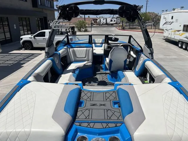 Slide: The Image of Tigé 23ZX 2020 - 10