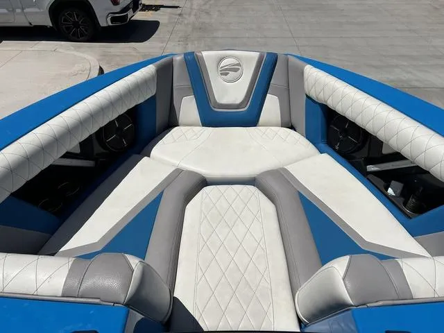 Slide: The Image of Tigé 23ZX 2020 - 11