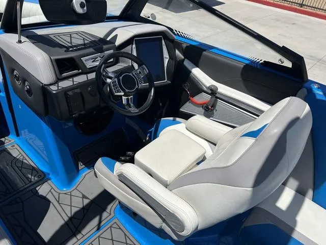 Slide: The Image of Tigé 23ZX 2020 - 13