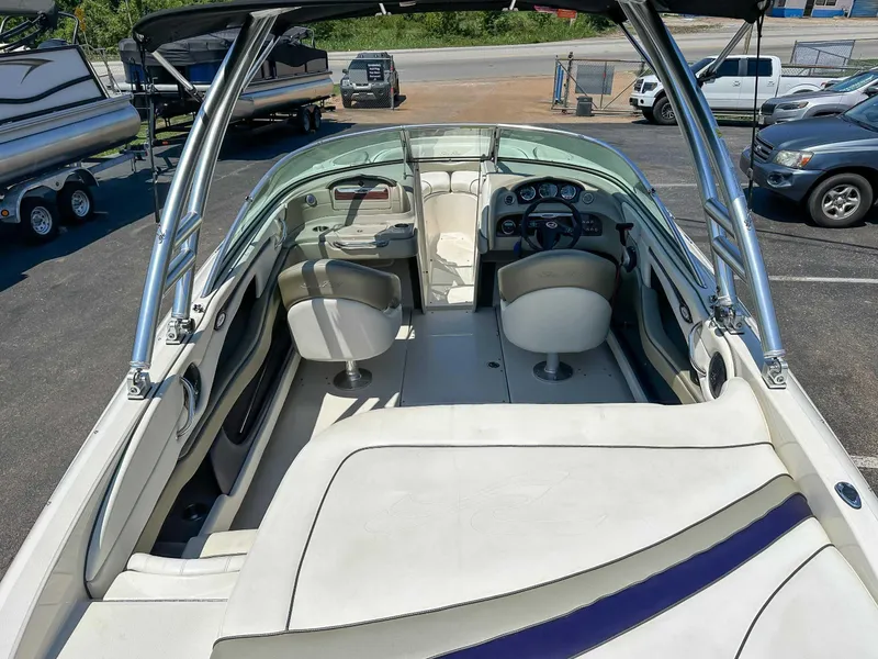 Slide: The Image of Sea Ray 220 Select 2006 - 10
