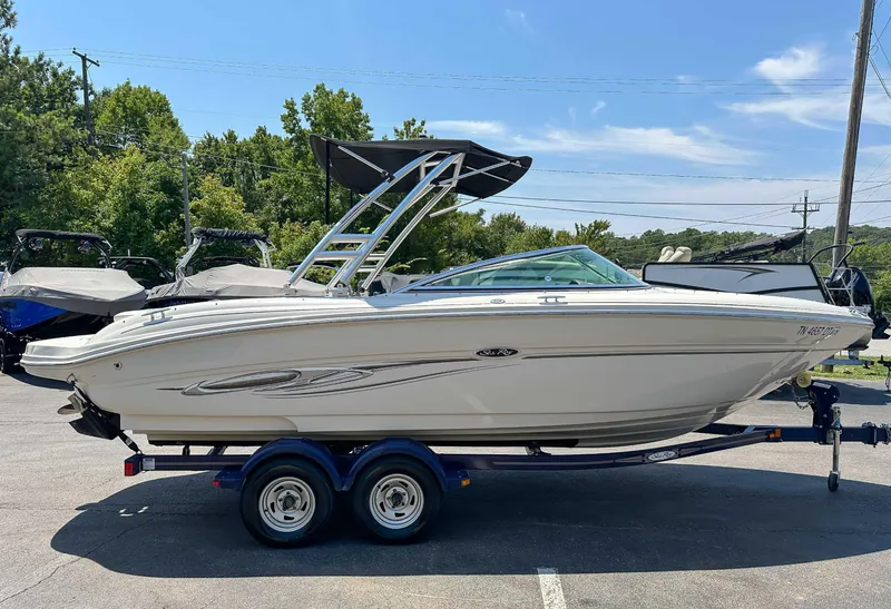 Slide: The Image of Sea Ray 220 Select 2006 - 6