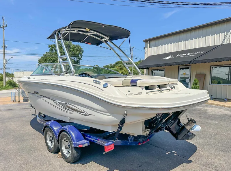 Slide: The Image of Sea Ray 220 Select 2006 - 8