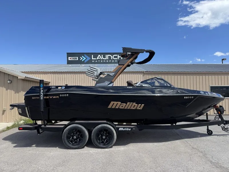 Slide: The Image of Malibu 21 LX 2026 - 13