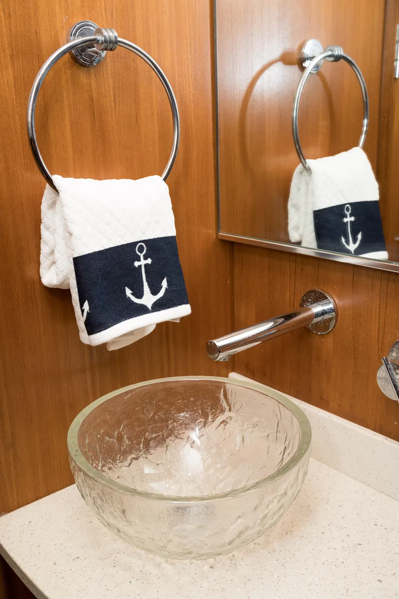 Slide: The Image of Tiara 4300 Sovran 2007 - 40