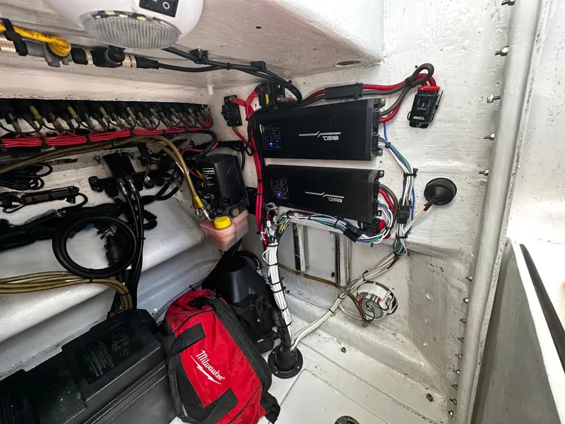 Slide: The Image of 2004 Contender 31 Tournament boat wiring and equipment setup. - 24