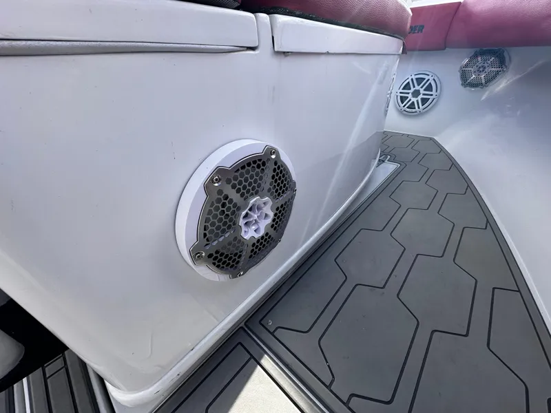 Slide: The Image of 2004 Contender 31 Tournament boat interior with speaker and patterned flooring. - 34