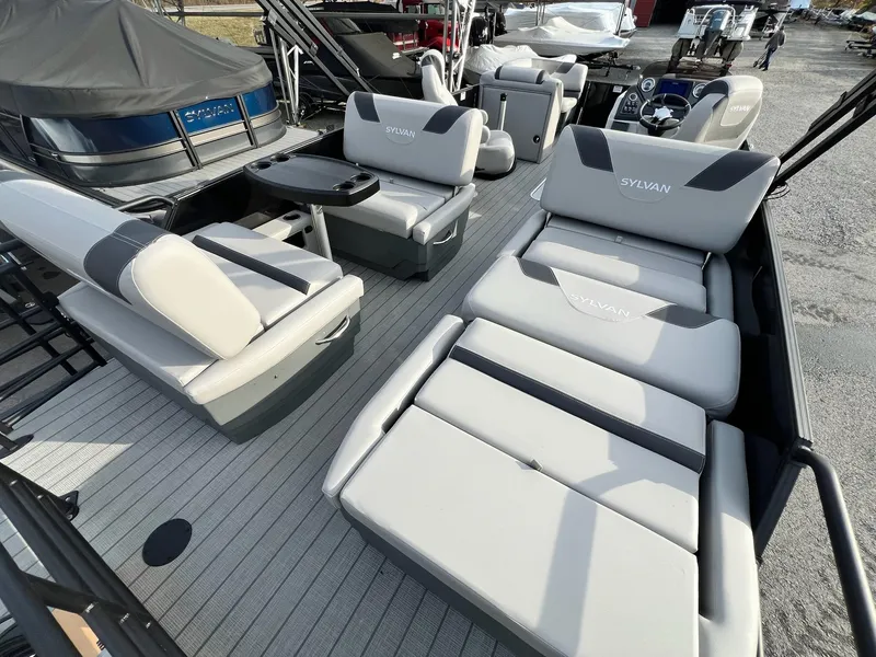 Slide: The Image of Sylvan L3 RLZ Tritoon 2025 - 13