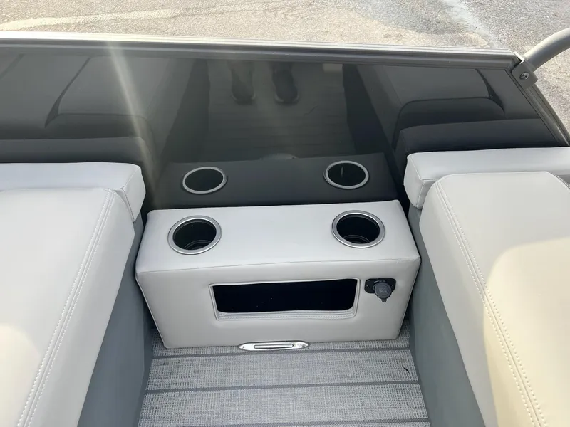 Slide: The Image of Sylvan L3 RLZ Tritoon 2025 - 15