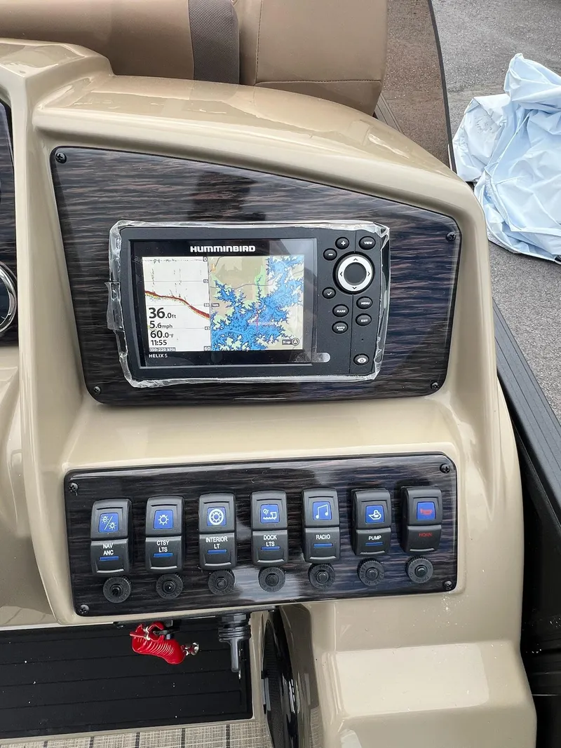 Slide: The Image of Dashboard of 2025 Sylvan X3 CLZ DH Mirage Tritoon with Humminbird navigation system. - 16