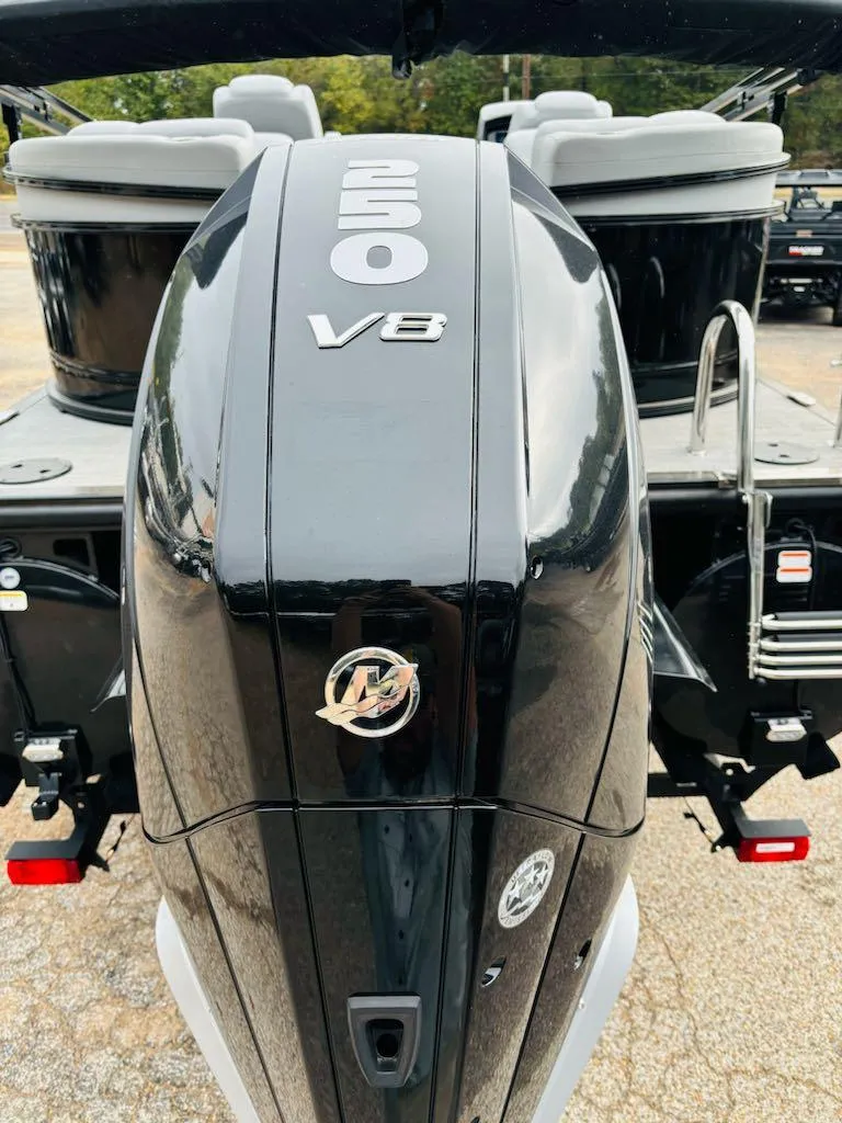 Slide: The Image of 2024 Regency 250 LE3 boat with powerful 250 V8 engine, rear view. - 4
