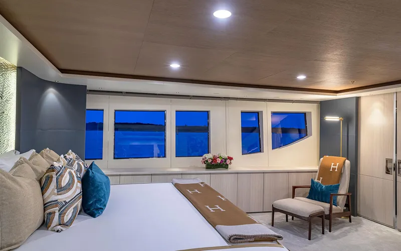 Slide: The Image of 165' Feadship 2000 (REVERIE) Owner's Suite - 10