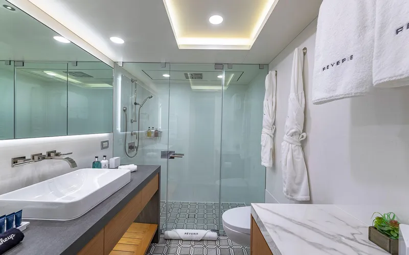 Slide: The Image of 165' Feadship 2000 (REVERIE) Guest Ensuite - 19