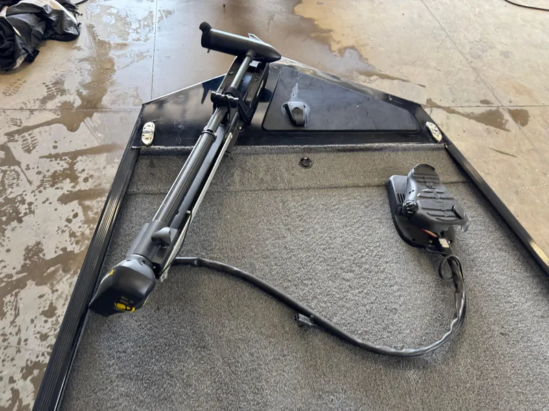 Slide: The Image of 2021 Tracker Bass Tracker Classic XL boat deck with trolling motor. - 9