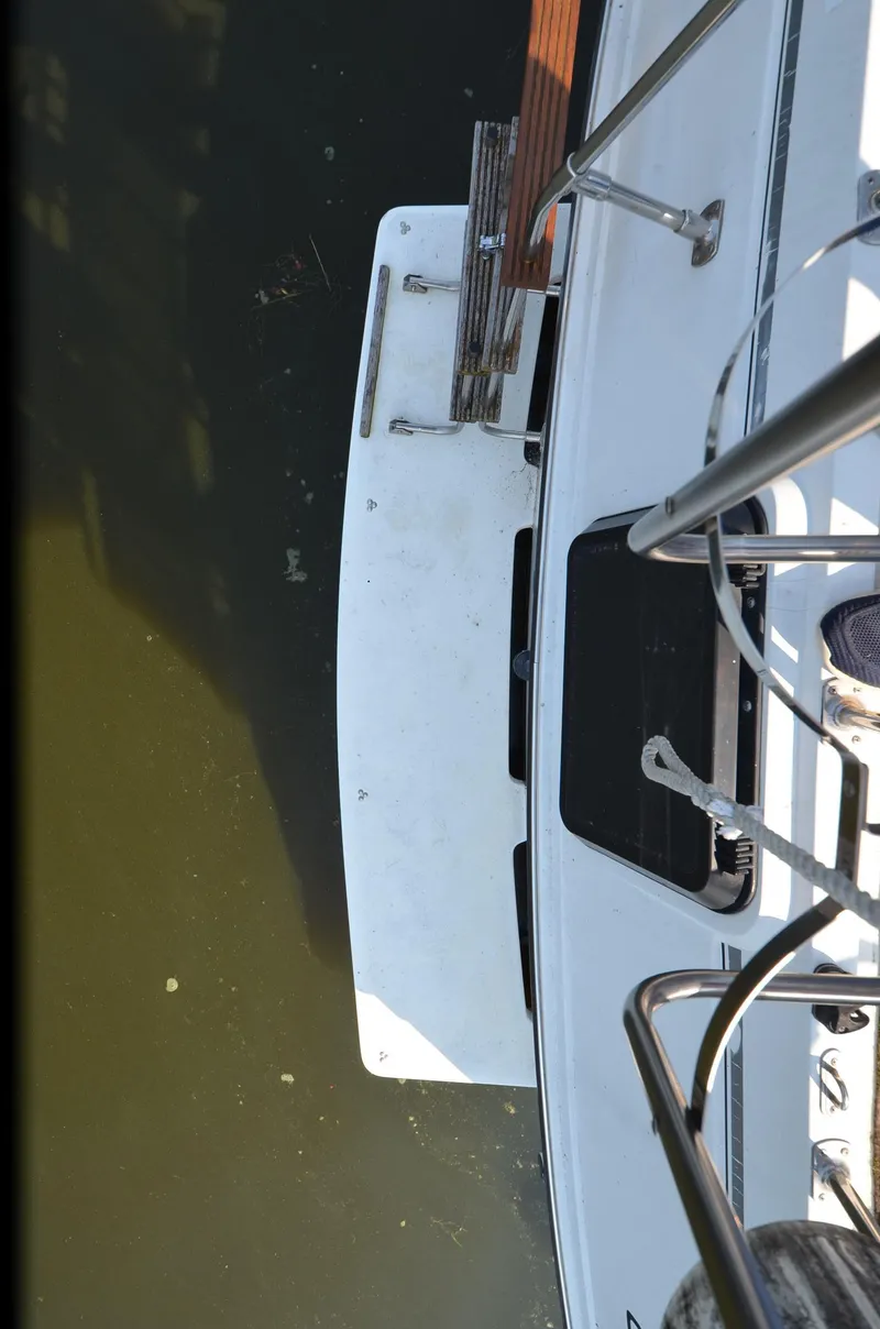 Slide: The Image of 1988 Carver 3207 boat stern view with swim platform and railing. - 24