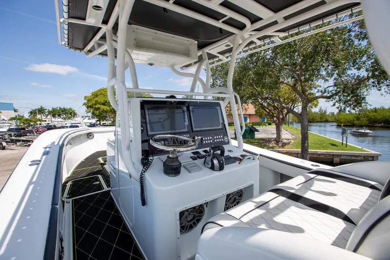 Slide: The Image of Yellowfin 36 2010 - 10